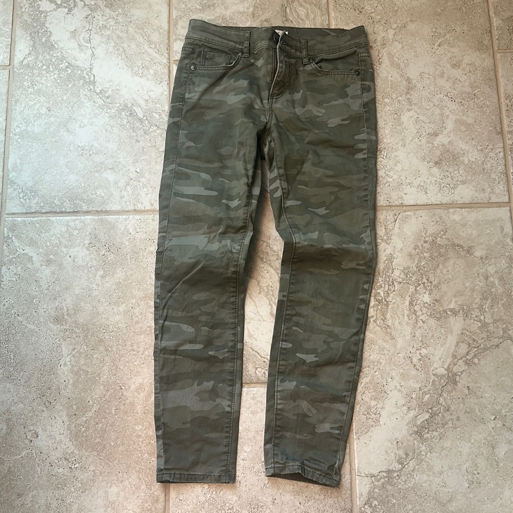 LOFT Camo Modern mid-rise Skinny pants 00P